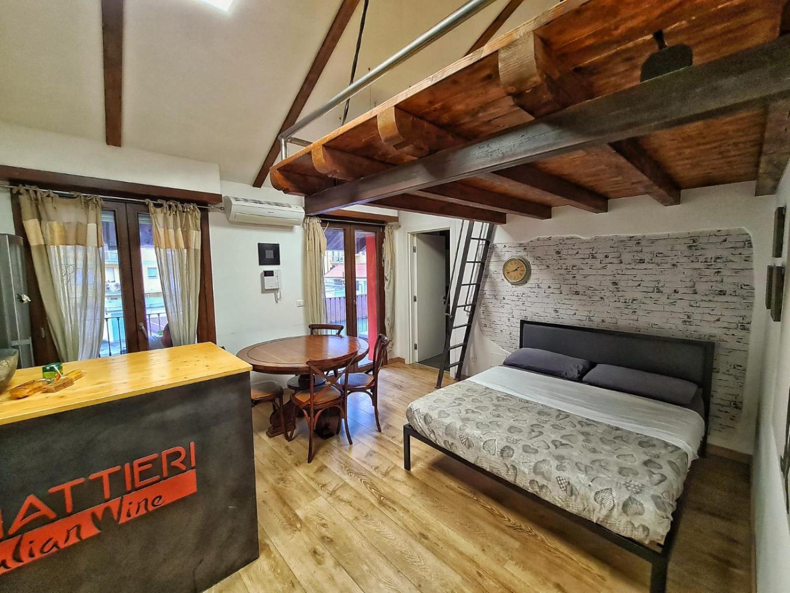 Regis B&B Camere Centro Storico Chivasso Ngoại thất bức ảnh